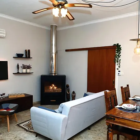 To Spitaki Dalamanara