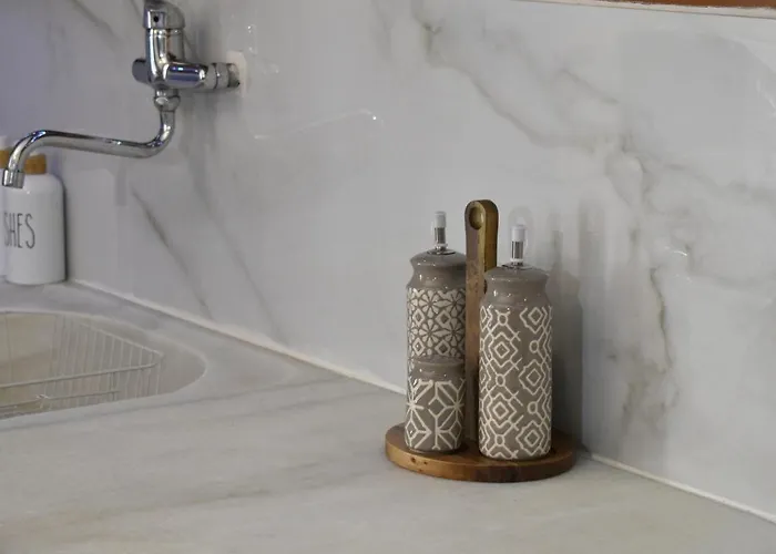 To Spitaki Dalamanara