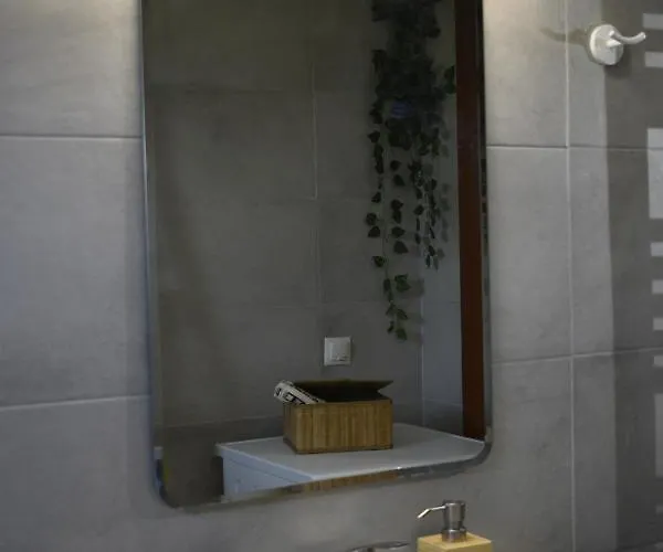 To Spitaki Dalamanara